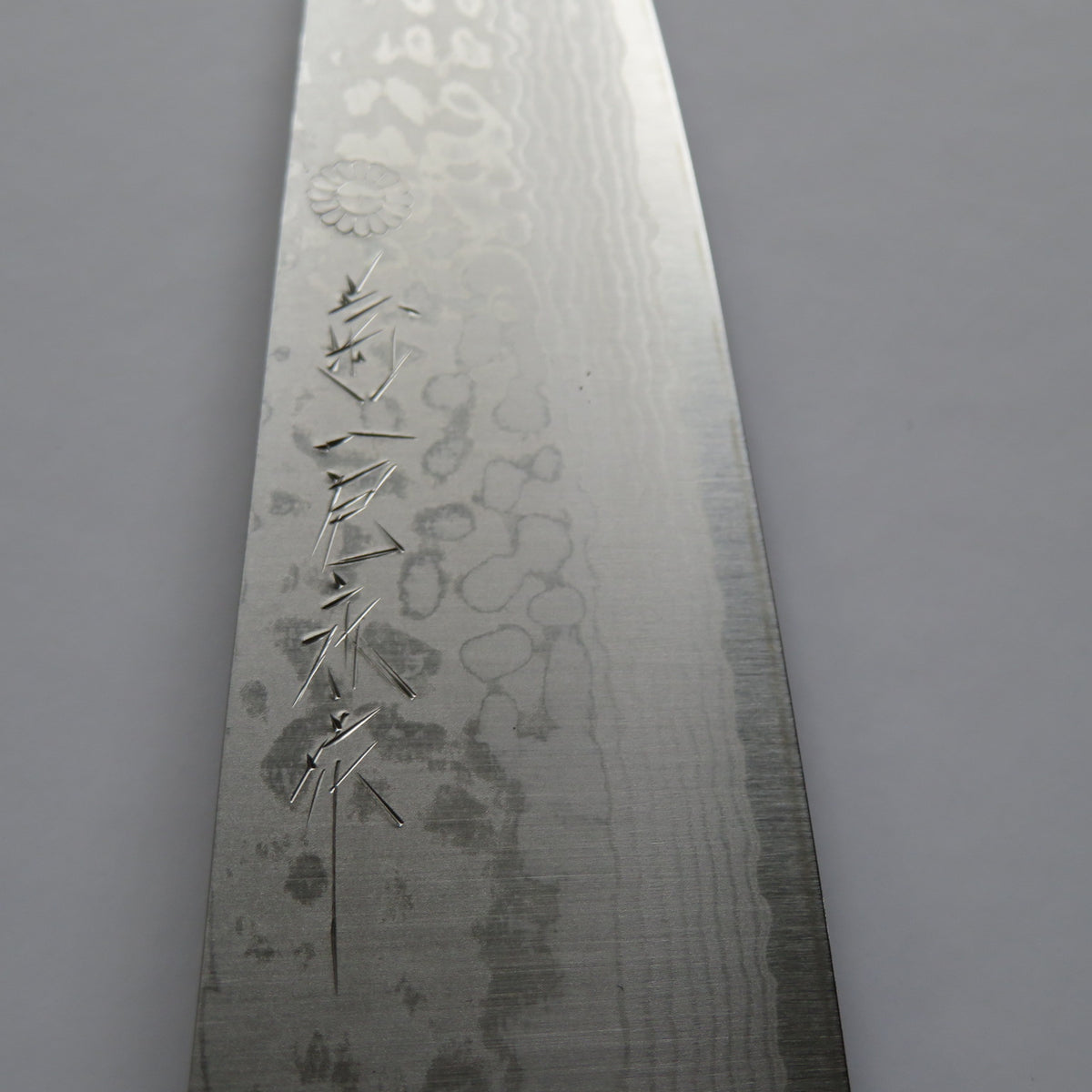 SUMID 17層ダマスカス鋼 三徳包丁 – 菊一文珠四郎包永(きくいち もんじゅしろう かねなが)